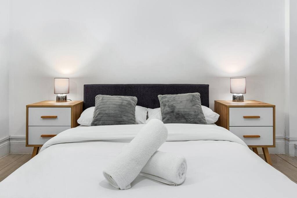 Holiday Home Near Kings Cross Sleep 12 Sp7 Londres Extérieur photo