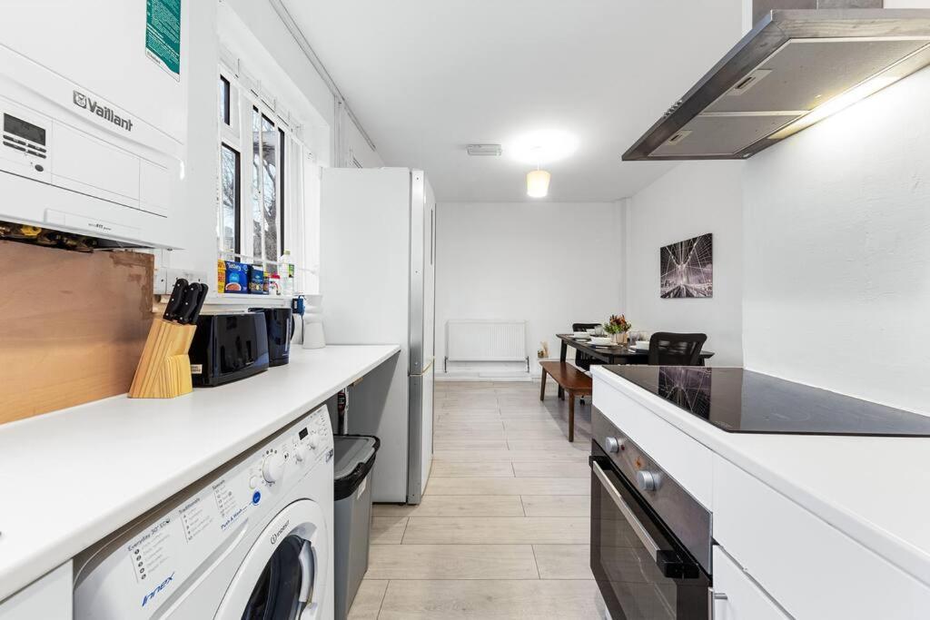 Holiday Home Near Kings Cross Sleep 12 Sp7 Londres Extérieur photo